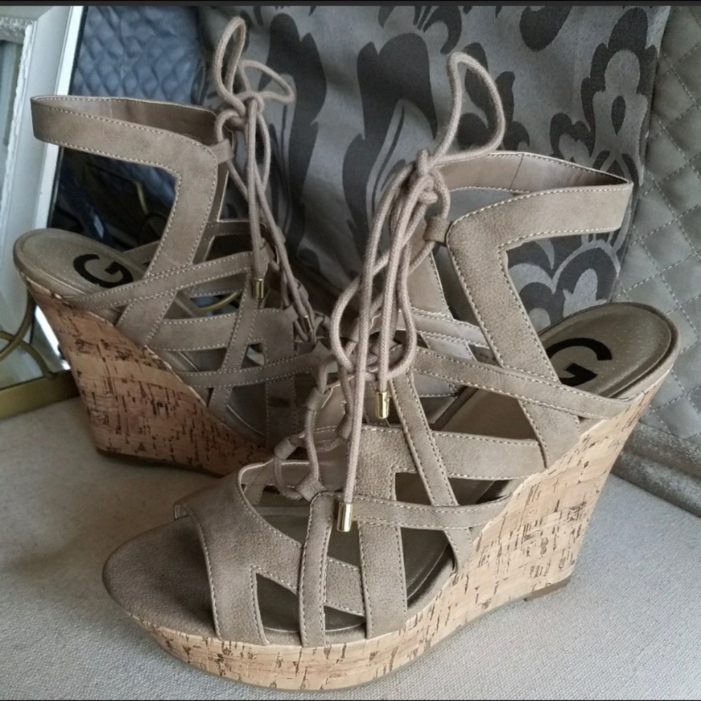 NWOB: Guess beige lace up wedges